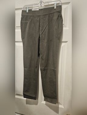 TIME AND TRU FITTED CAPRI PANTS